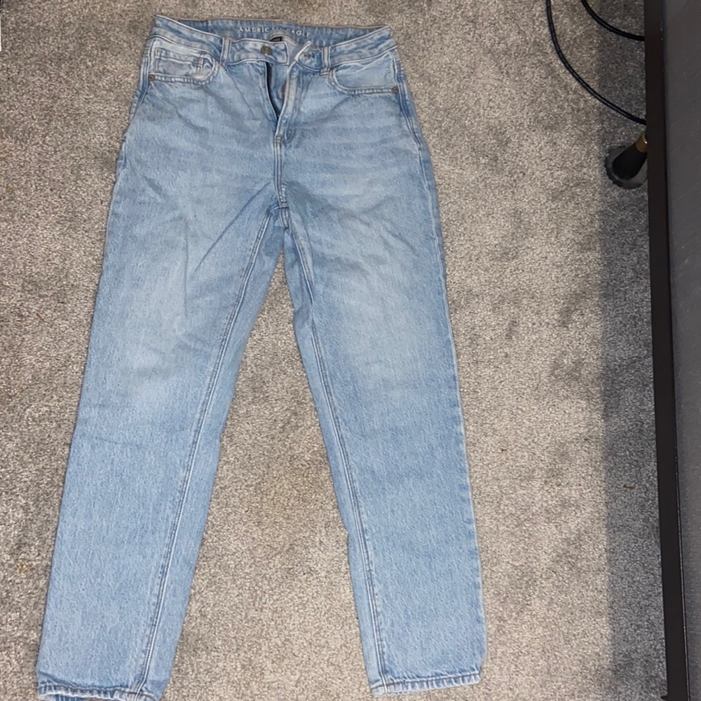 Size 4 regular length mom jean American eagle light blue wash
